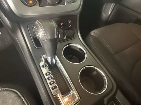 Used 2015 GMC Acadia SLE FWD image 18