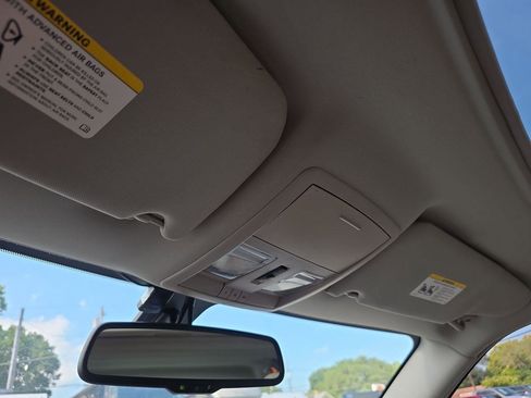 Used 2006 Chrysler 300 C w/ Navigation & Sound Group II image 23