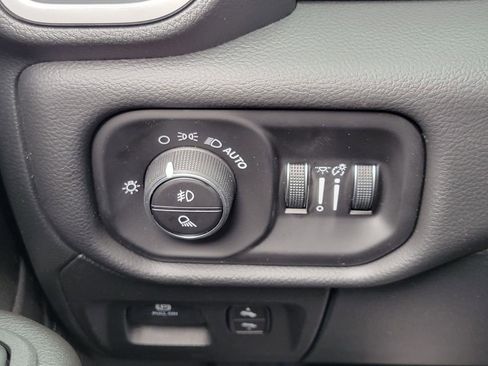 New 2026 RAM 1500 4x4 Crew Cab image 12