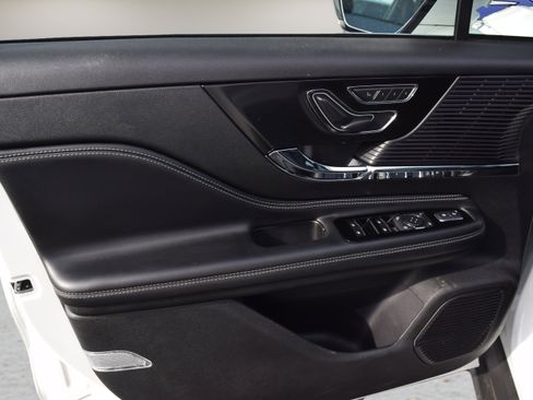 Used 2022 Lincoln Corsair Reserve w/ Equipment Group 201A image 9