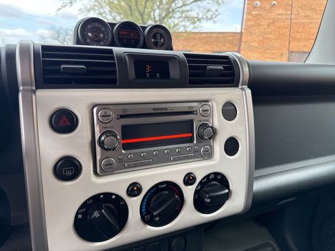 Used 2014 Toyota FJ Cruiser 4WD w/ Convenience Package image 9