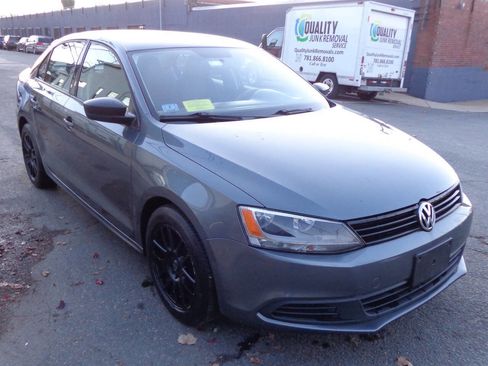 Used 2013 Volkswagen Jetta S image 2