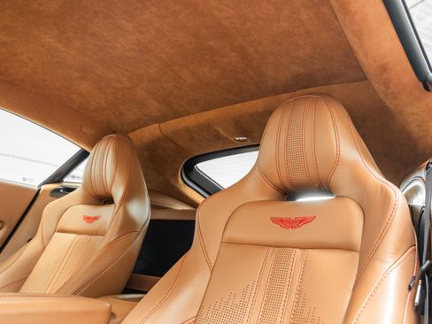 Used 2023 Aston Martin V8 Vantage Coupe RWD image 17
