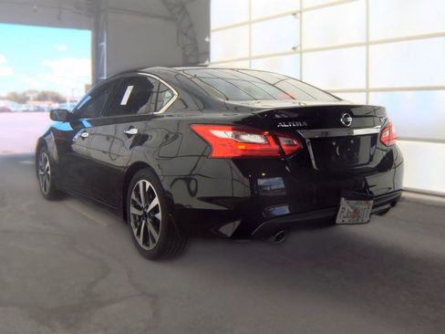 Used 2016 Nissan Altima 2.5 SR w/ Interior Lighting Package FWD image 6