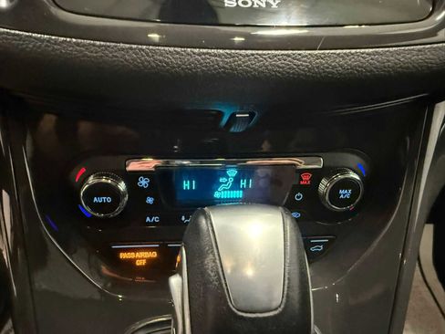 Used 2015 Ford Escape Titanium w/ Equipment Group 301A AWD/4WD image 34