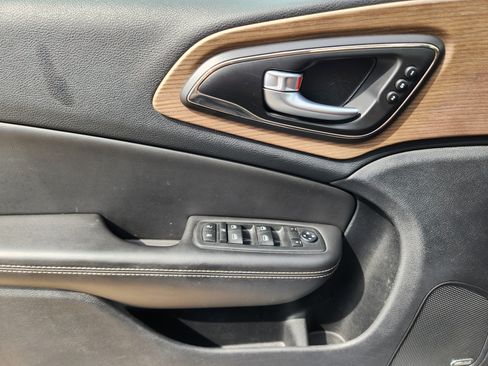 Used 2016 Chrysler 200 C w/ Premium Group image 26