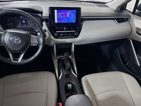 Certified 2025 Toyota Corolla Cross LE w/ Moonroof Package FWD image 24