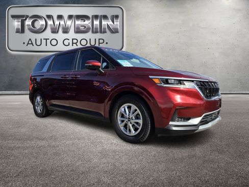 Certified 2024 Kia Carnival LX image 2