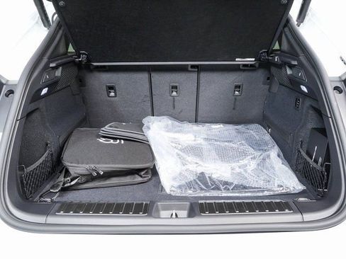 New 2026 Porsche Macan Electric image 31