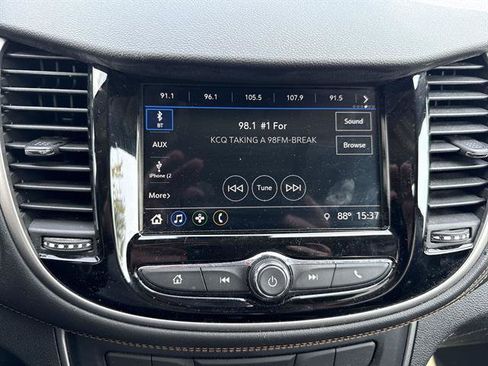 Used 2018 Chevrolet Trax LT w/ LT Convenience Package FWD image 12