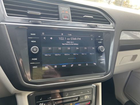 Certified 2023 Volkswagen Tiguan SE w/ Panoramic Sunroof Package image 22