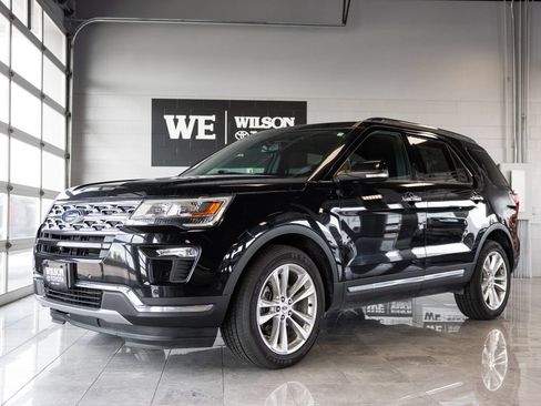 Used 2018 Ford Explorer Limited AWD/4WD image 2