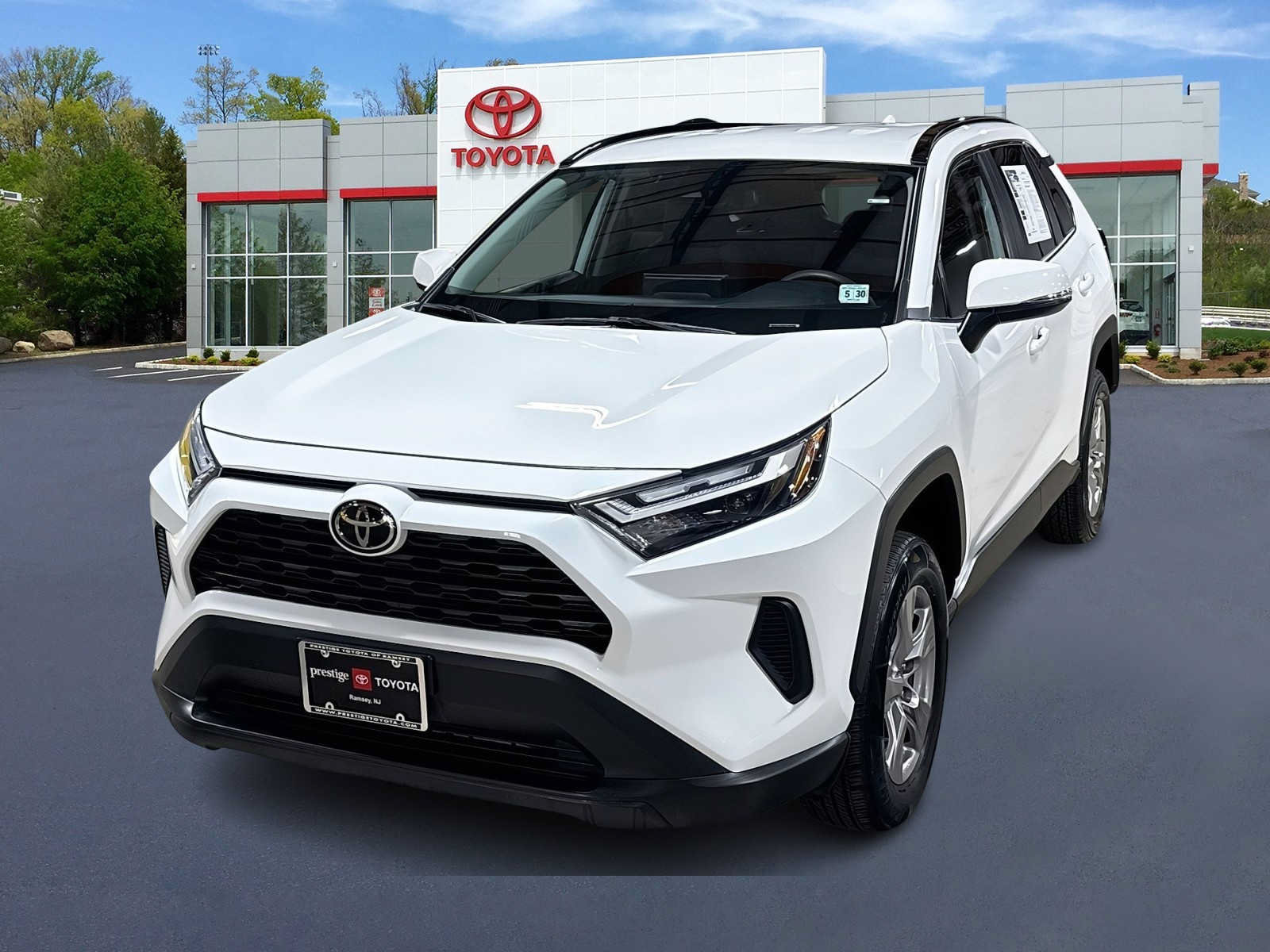 Used 2025 Toyota RAV4 XLE AWD/4WD image 1