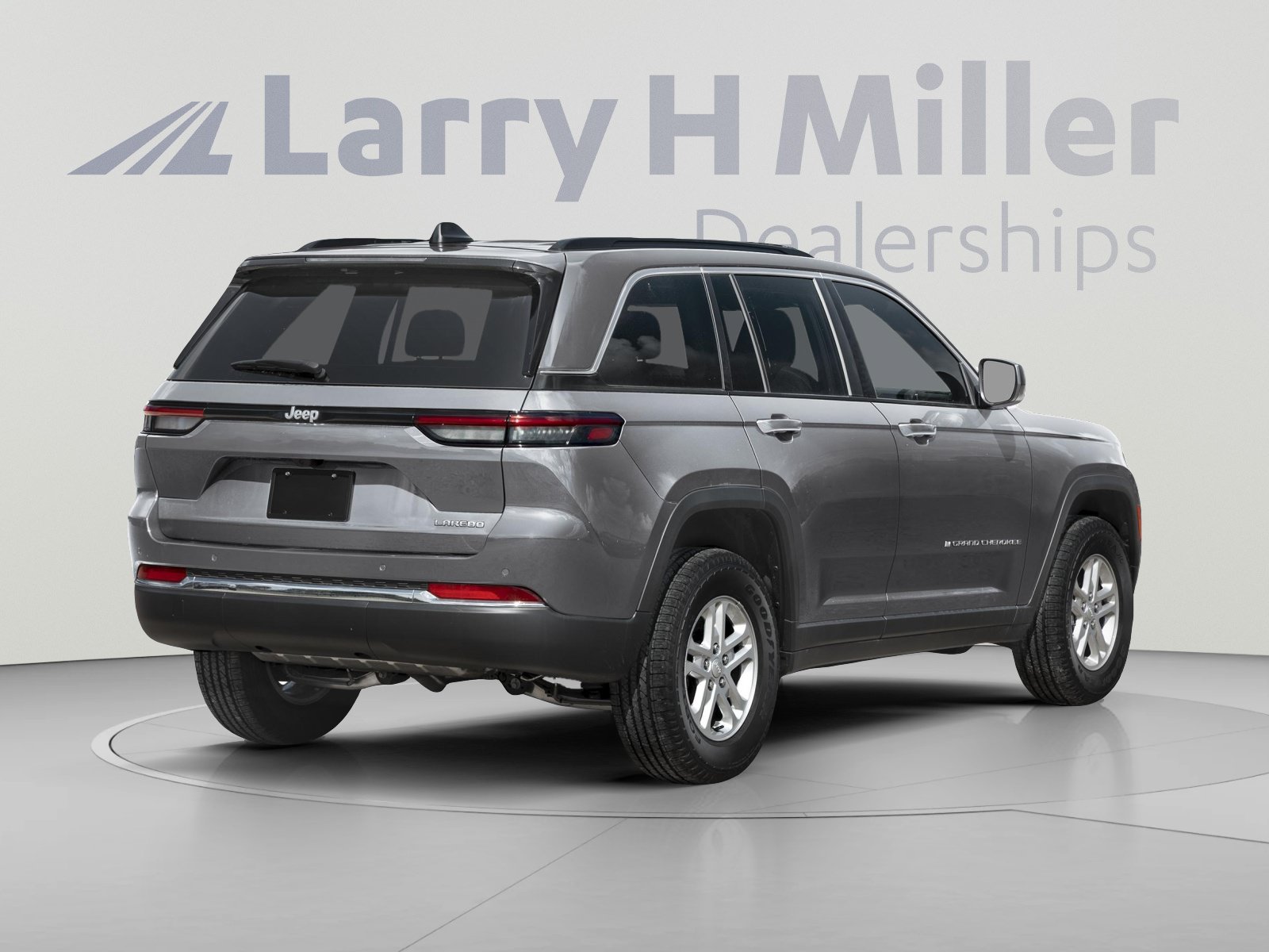 Used 2025 Jeep Grand Cherokee Altitude AWD/4WD image 2