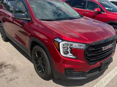 Used 2024 GMC Terrain SLE w/ Driver Convenience Package FWD image 3