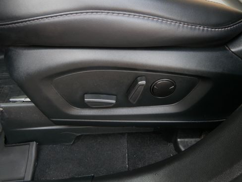 Used 2023 Ford Explorer XLT w/ Equipment Group 202A AWD/4WD image 23