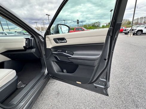 Used 2022 Nissan Pathfinder SV w/ SV Premium Package AWD/4WD image 15