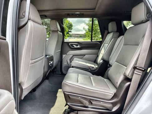 Used 2022 GMC Yukon SLT w/ SLT Premium Package RWD image 12