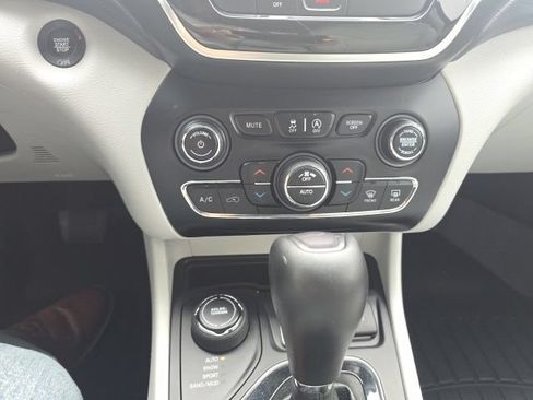Used 2020 Jeep Cherokee Limited AWD/4WD image 25