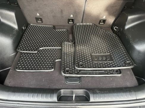 Used 2019 Jeep Cherokee Latitude Plus w/ Cold Weather Group image 50