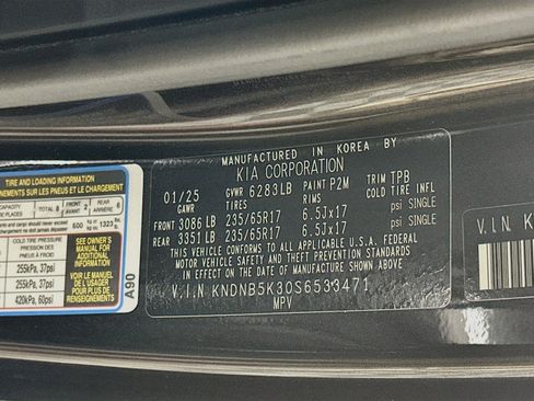 Used 2025 Kia Carnival FWD image 12