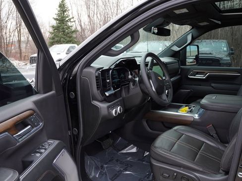 Certified 2024 Chevrolet Silverado 3500 High Country AWD/4WD image 16