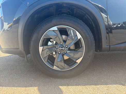 Used 2025 Nissan Rogue SV image 29