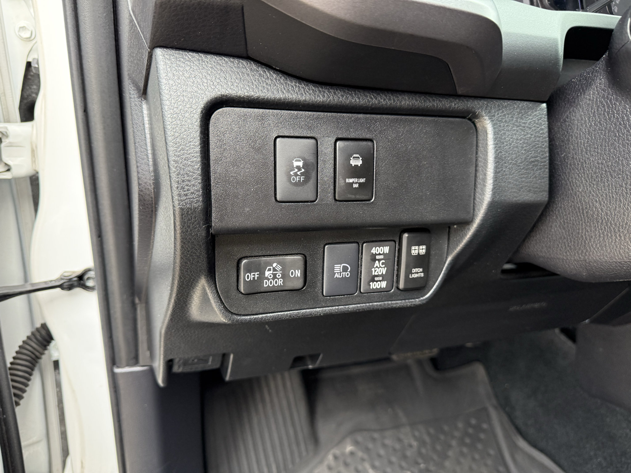 Used 2021 Toyota Tacoma TRD Off-Road w/ Technology Package AWD/4WD image 18