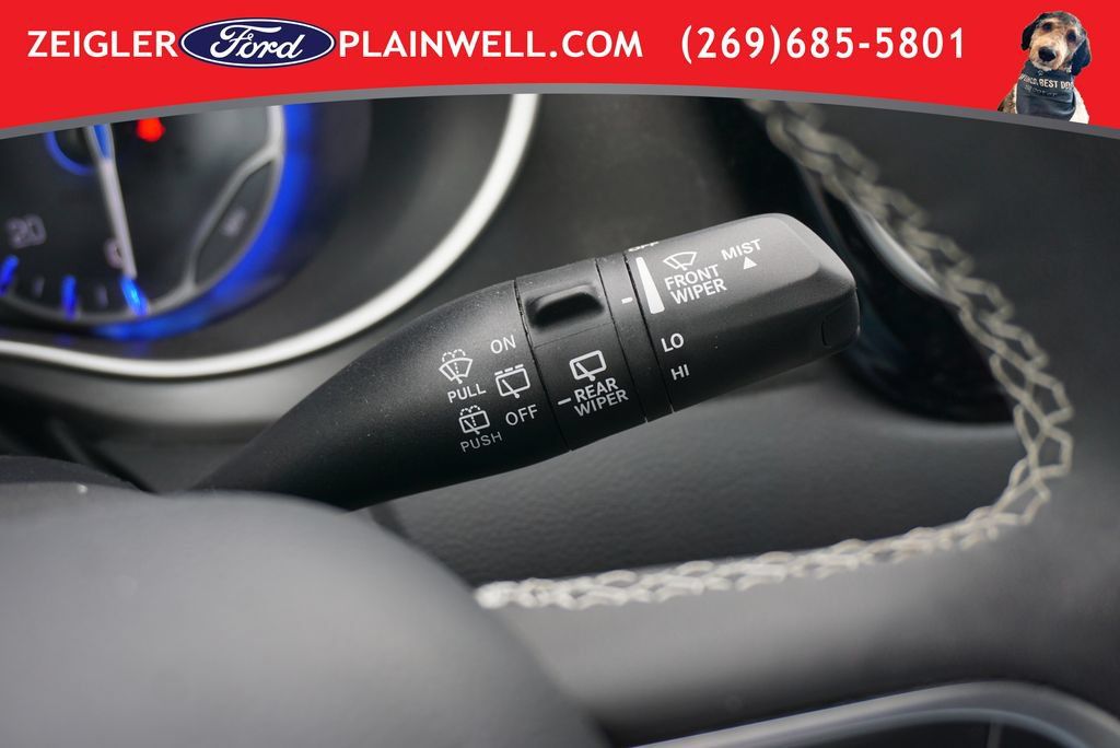 Used 2024 Chrysler Pacifica Touring-L FWD image 29