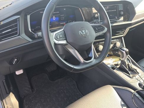 Used 2024 Volkswagen Jetta SE w/ Panoramic Sunroof Package FWD image 5