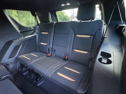 Used 2023 GMC Yukon AT4 w/ Technology Package image 19