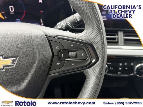 Used 2025 Chevrolet Trax LT FWD image 22