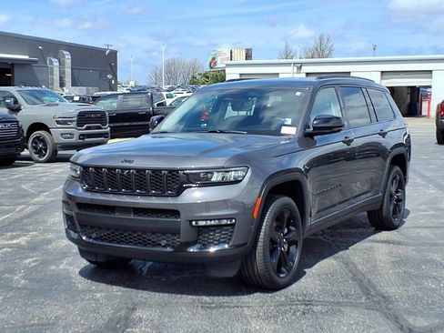 Used 2023 Jeep Grand Cherokee L Limited w/ Luxury Tech Group II image 2