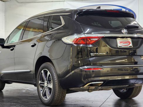 Used 2022 Buick Enclave Essence w/ Experience Buick Package image 9