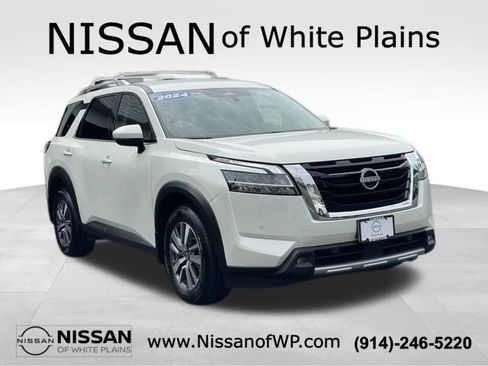 Certified 2024 Nissan Pathfinder SL AWD/4WD image 3