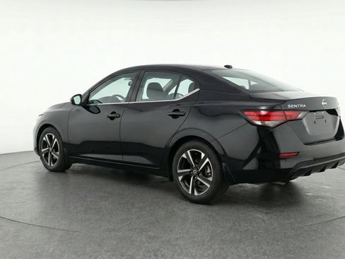 Used 2025 Nissan Sentra SV image 6