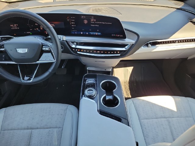Used 2024 Cadillac Lyriq Luxury AWD/4WD image 13