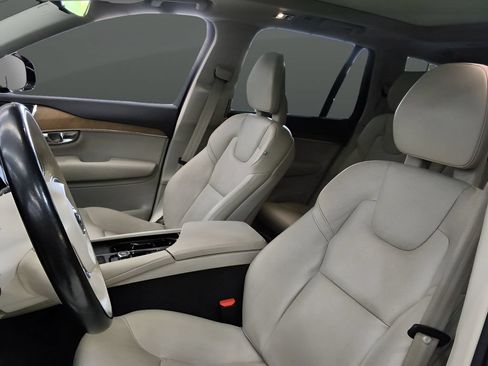 Used 2021 Volvo XC90 T6 Momentum w/ Climate Package AWD/4WD image 17