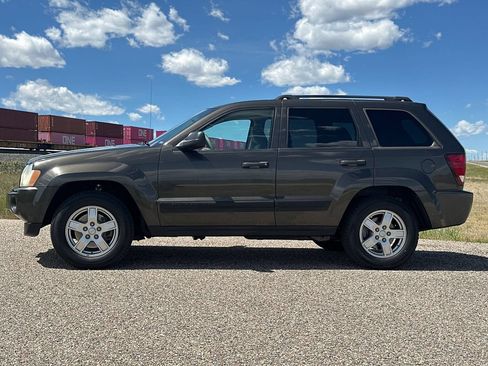 Used 2005 Jeep Grand Cherokee Laredo AWD/4WD image 2