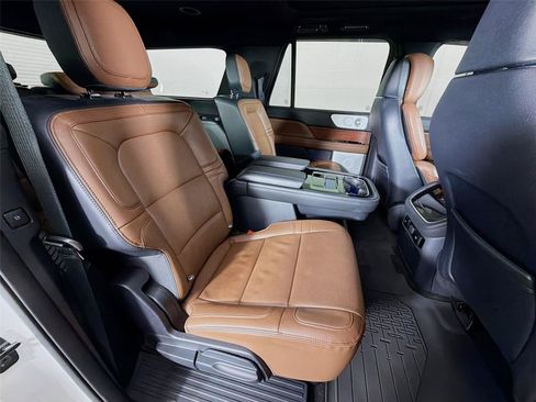 Used 2022 Lincoln Navigator L Reserve AWD/4WD image 30