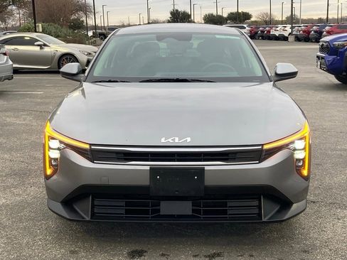 Used 2025 Kia K4 LXS image 2