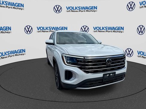 Used 2024 Volkswagen Atlas SEL AWD/4WD image 16