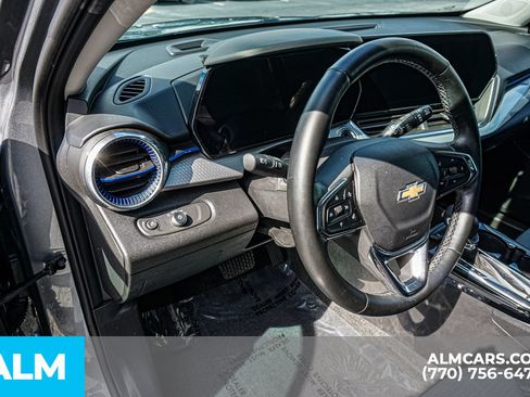 Used 2025 Chevrolet Trax LT w/ LT Convenience Package FWD image 37