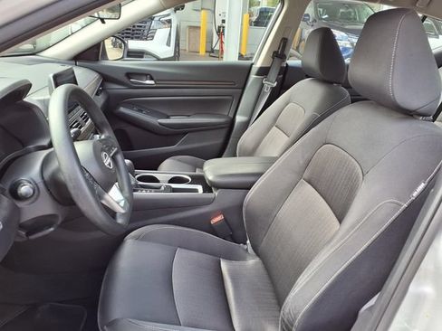 Used 2024 Nissan Altima 2.5 SV FWD image 15