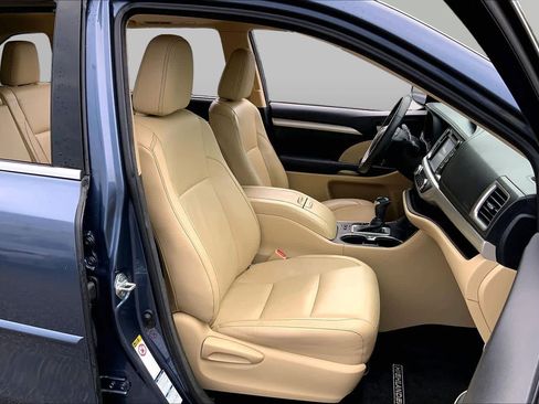 Used 2014 Toyota Highlander XLE AWD/4WD image 8