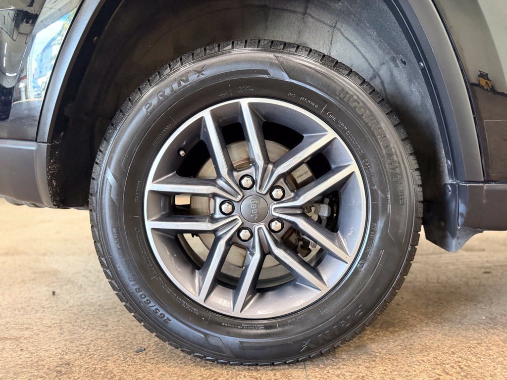 Used 2020 Jeep Grand Cherokee Limited AWD/4WD image 26