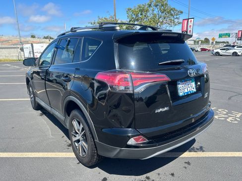 Used 2018 Toyota RAV4 XLE AWD/4WD image 3