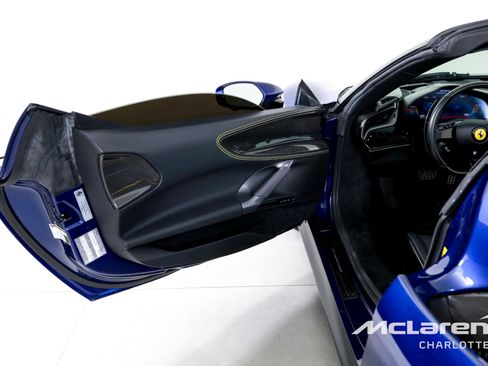 Used 2022 Ferrari SF90 Spider image 11