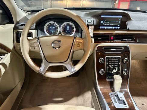 Used 2012 Volvo XC70 3.2 image 13