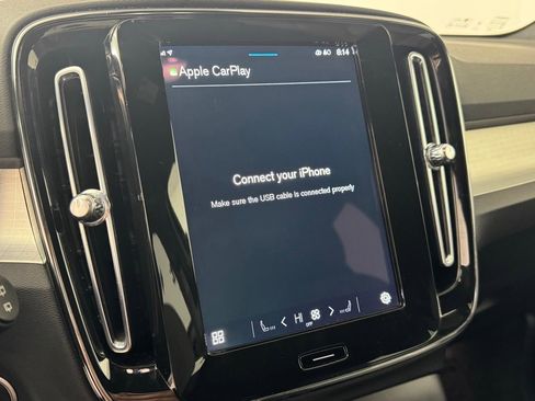 Used 2024 Volvo XC40 B5 Core image 18